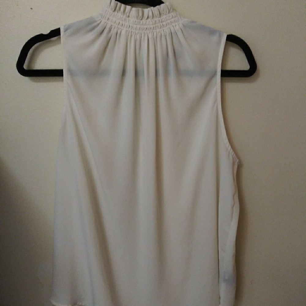 What Wear Wear Cream Sleeveless Shirt Size XL